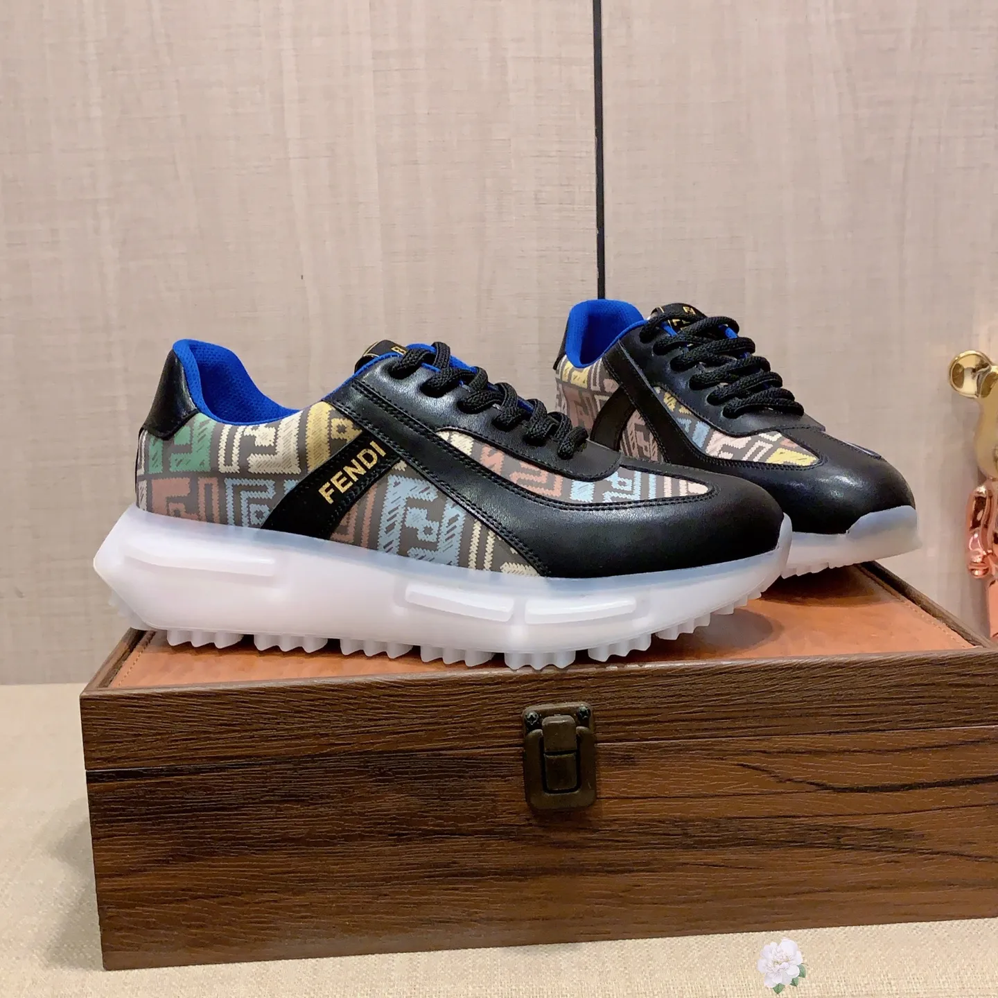 Men's Men's Shoes💰460💰💰🎩🎩[Lightning][Lightning] "FENDI*" The latest and most popular casual sports shoes, top brand [Seduce] luxury ~ purchasing agent, top quality ~. [Strong] The upper is made of imported breathable cowhide with material ➕ breathable sheepskin feet (•) and fine workmanship. The original stylish and stylish soft rubber wear-resistant and non-slip outsole is light and comfortable on the feet. The real thing looks better when photographed in person. 012: code: 38-44, can be customized to 45, 2️⃣ colors available